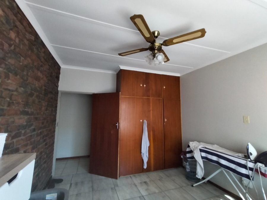 5 Bedroom Property for Sale in Fichardt Park Free State